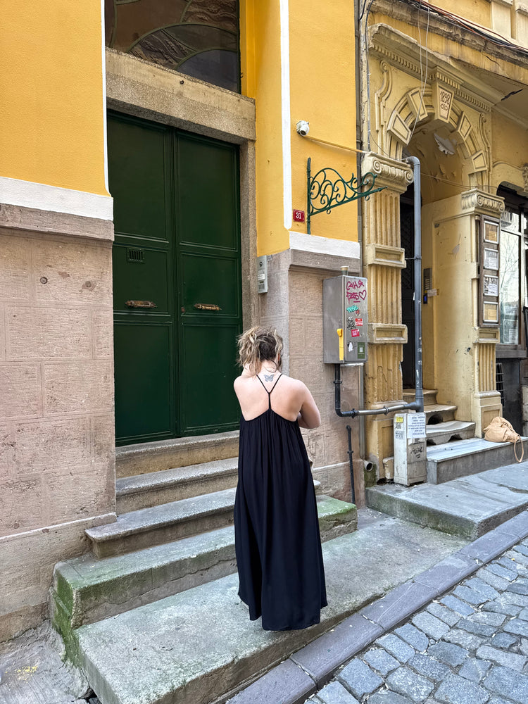 Boyundan Askılı Siyah Viskon Elbise