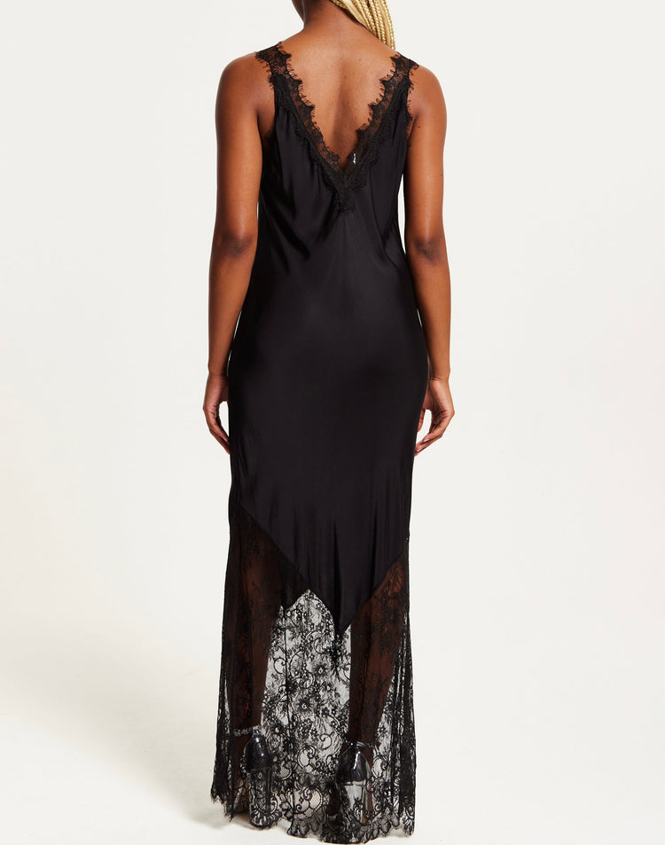 İthal İpek Siyah Dantel Detaylı Elbise