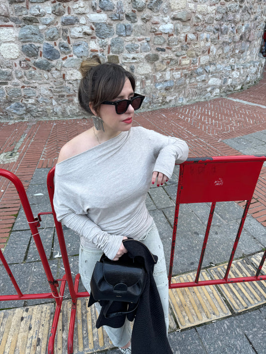 Gri Kayık Yaka Bluz