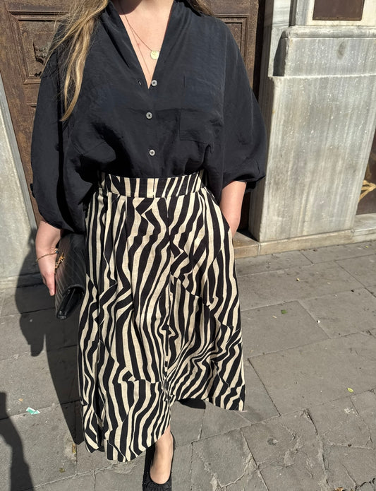 İçi Astarlı Siyah Desenli Etek