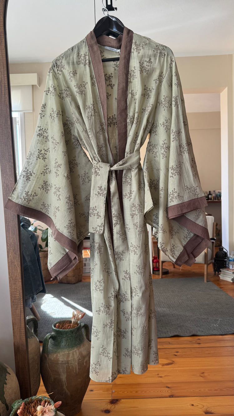 Nakış Detaylı Uzun Tasarım Kimono