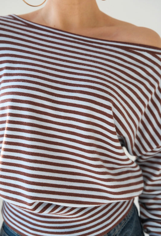 Kayık Yaka Çizgili Kazak