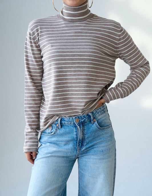 Dik Yaka Çizgili Kazak