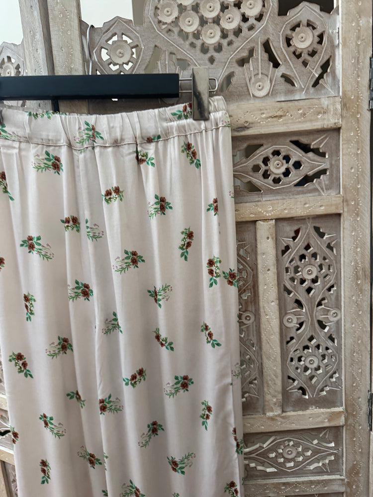 Desenli Beli Lastikli Saten Pantolon