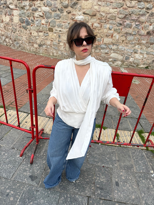 Vatkalı Ve Şal Detay Tasarım Bluz