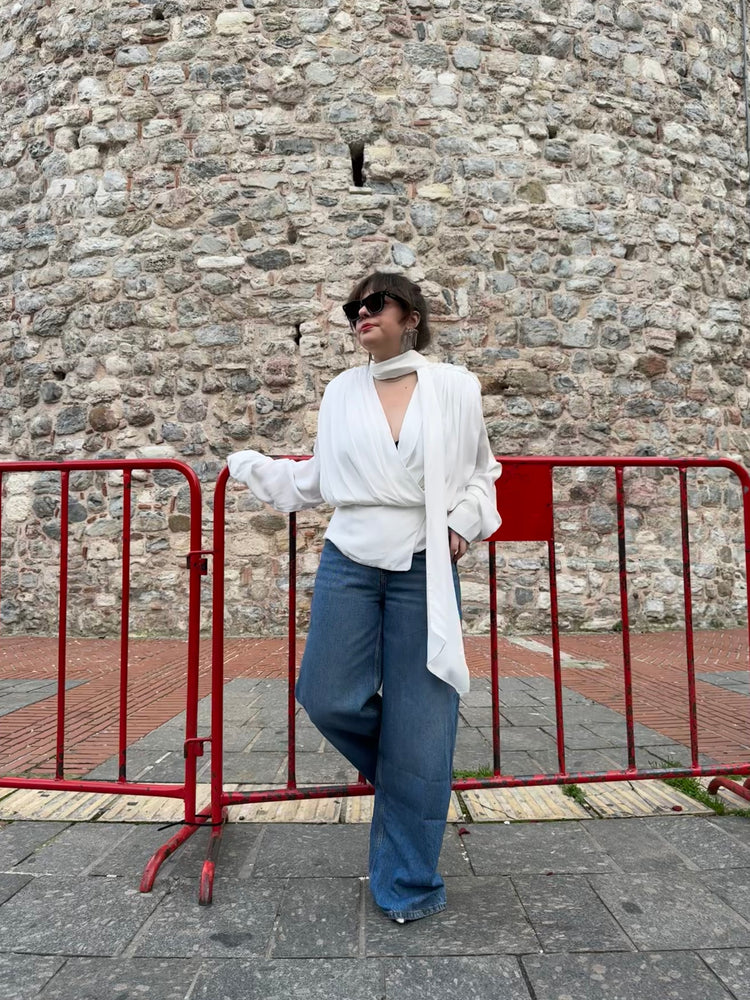 Vatkalı Ve Şal Detay Tasarım Bluz