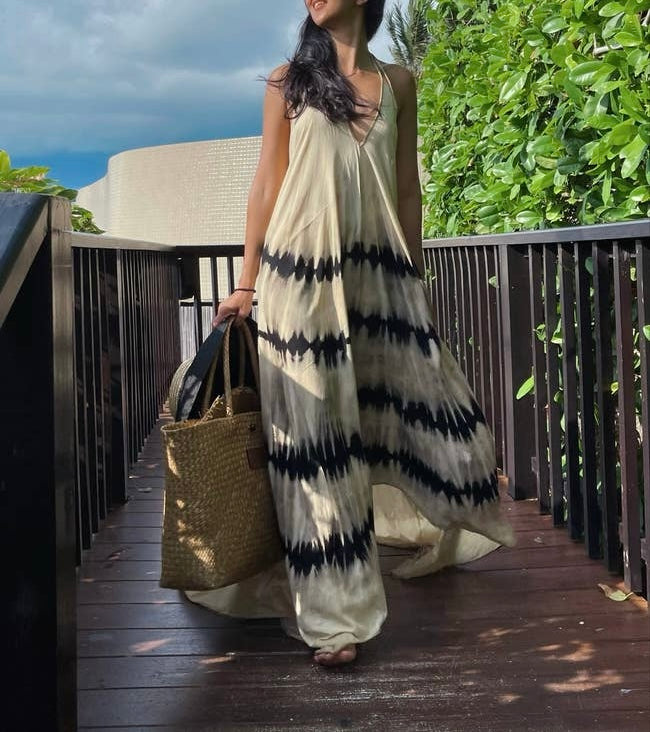 Boyundan Bağlamalı Desenli Elbise