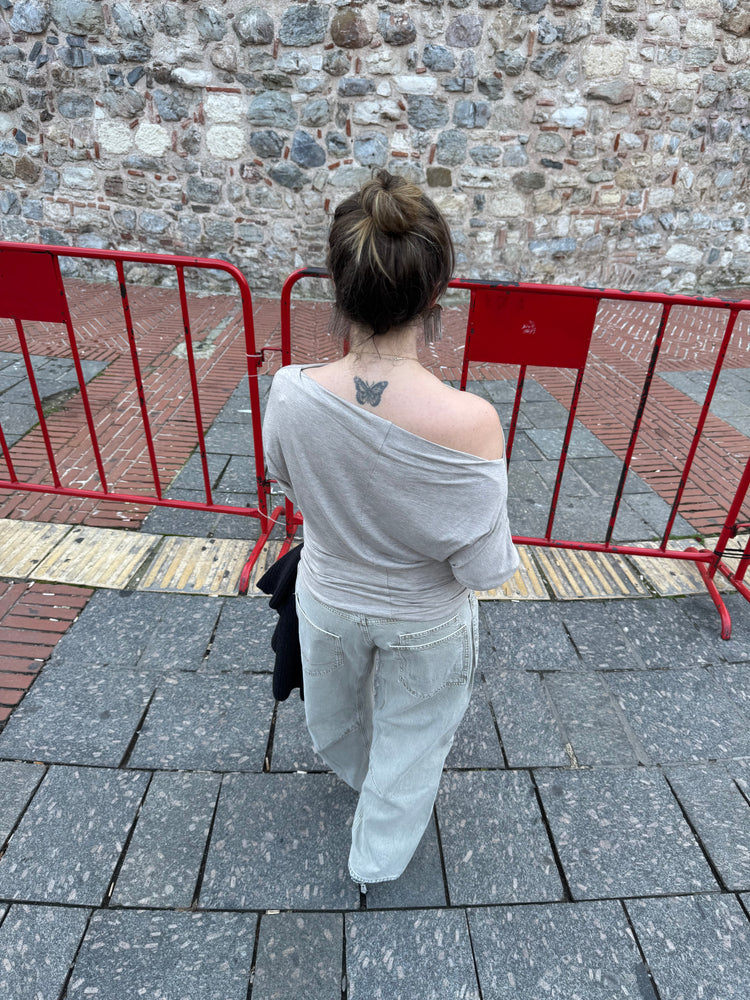 Gri Kayık Yaka Bluz