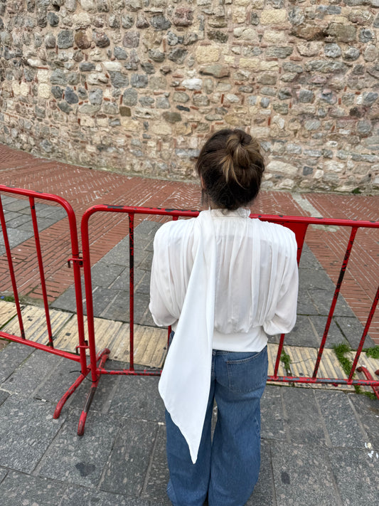 Vatkalı Ve Şal Detay Tasarım Bluz