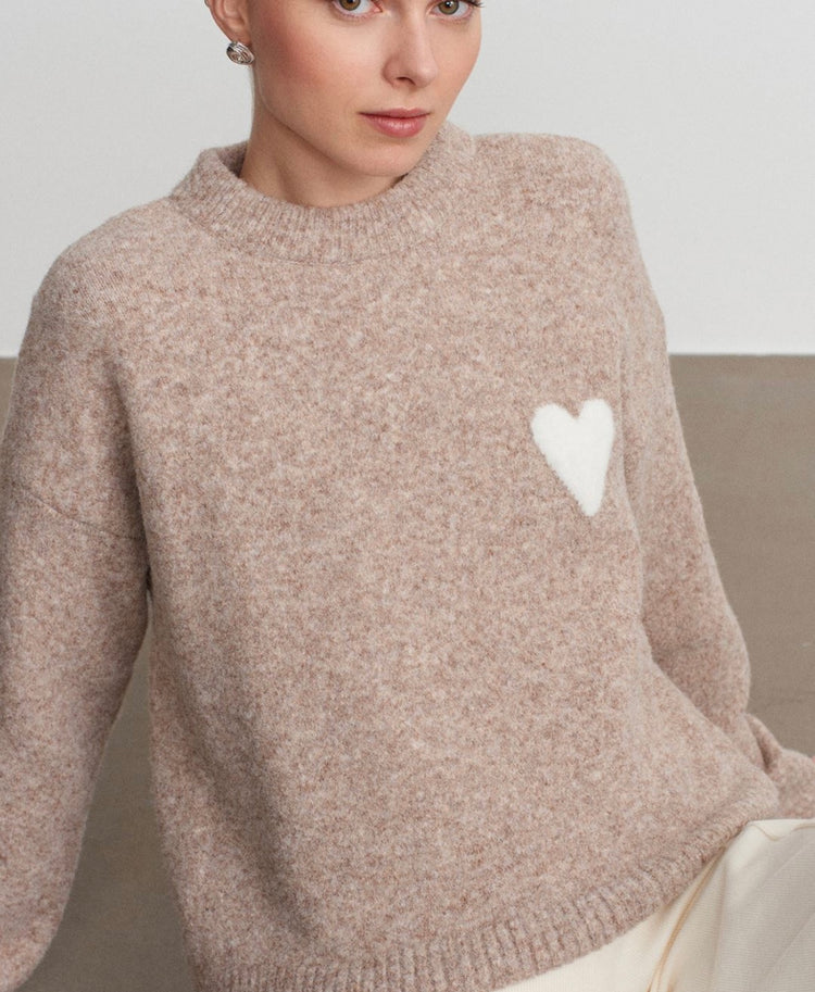 Yumuşak Dokulu Kalpli Triko Kazak