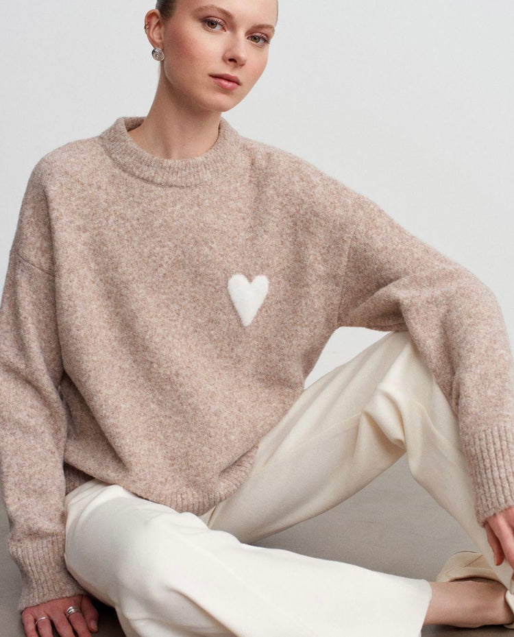 Yumuşak Dokulu Kalpli Triko Kazak