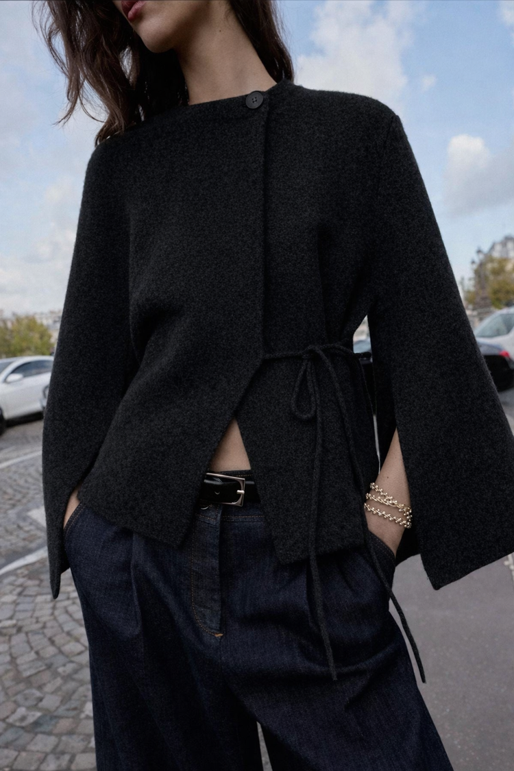 Kolları Yırtmaçlı Hırka