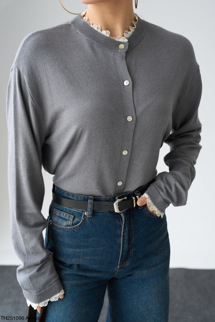 Yakası Ve Kolları Dantelli Hırka