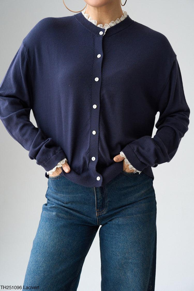 Yakası Ve Kolları Dantel Detaylı Hırka